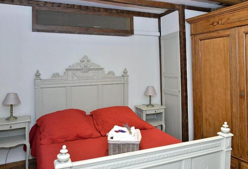 标准三人间, Un Mas En Ville