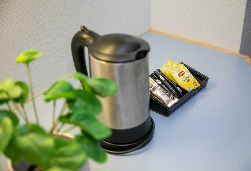 غرفة قياسية, Uusikuu