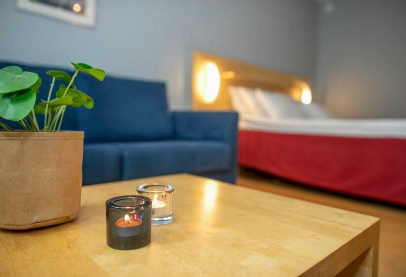 غرفة قياسية, Uusikuu