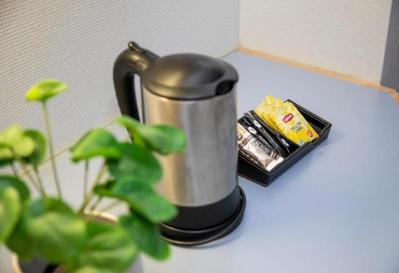 غرفة قياسية فردية, Uusikuu