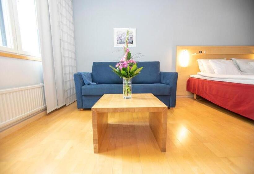 غرفة عائلية, Uusikuu