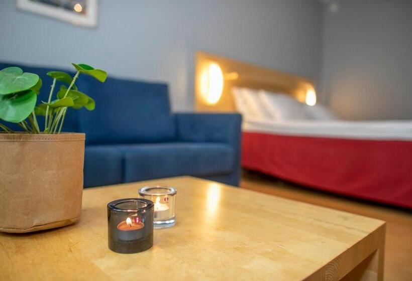 غرفة عائلية, Uusikuu