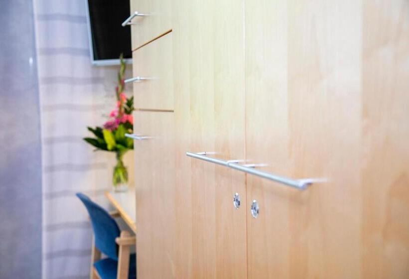 غرفة عائلية, Uusikuu