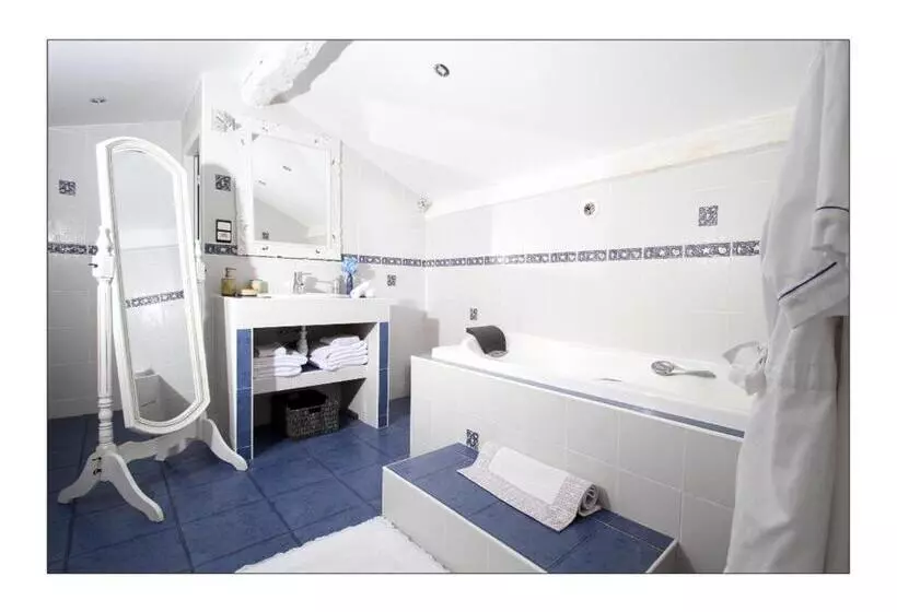 Deluxe-studio, Villa Aimée Luxury Apartments With Heated Pool
