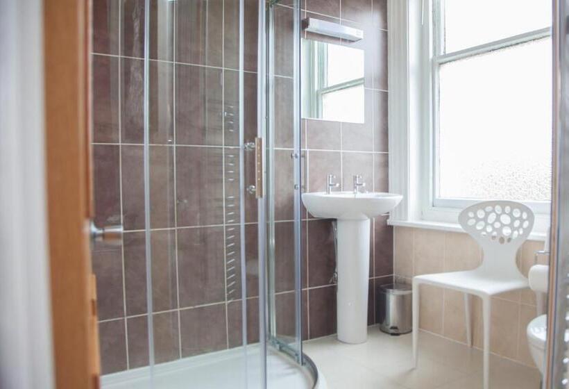 수피리어 룸, Washington House