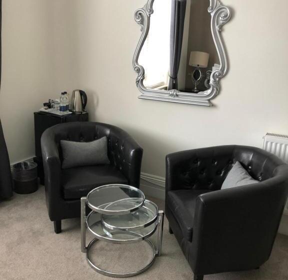 수피리어 룸, Washington House