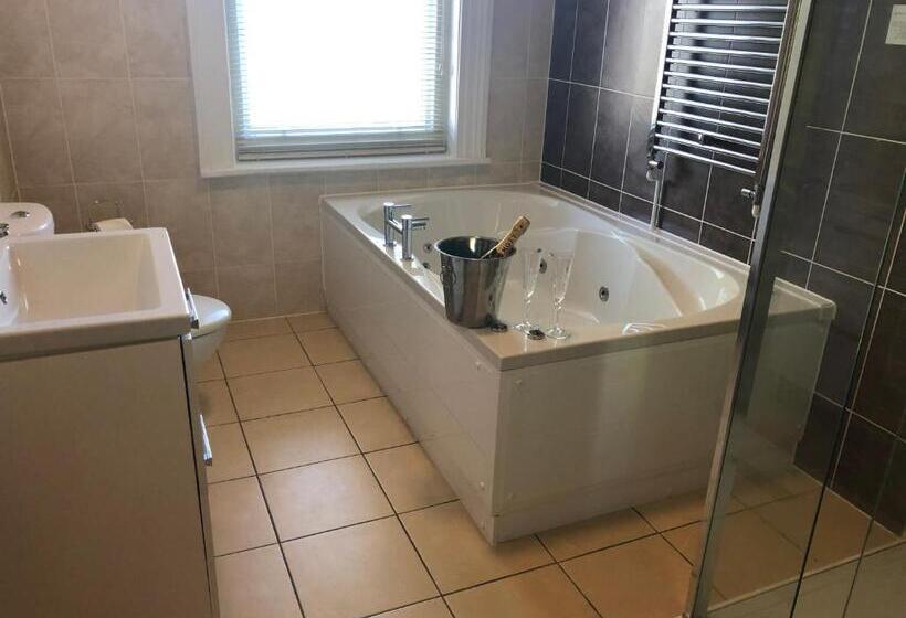 带大床的标准间, Washington House