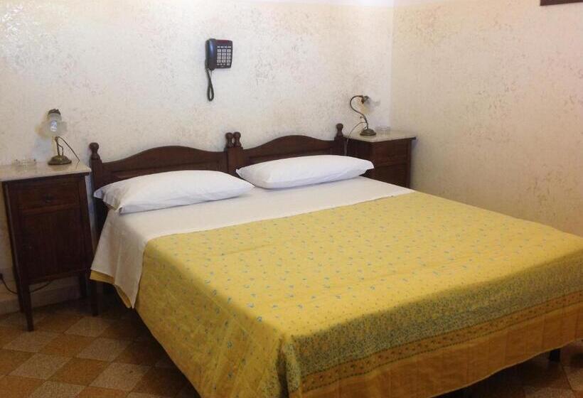 标准间, Albergo Cavour