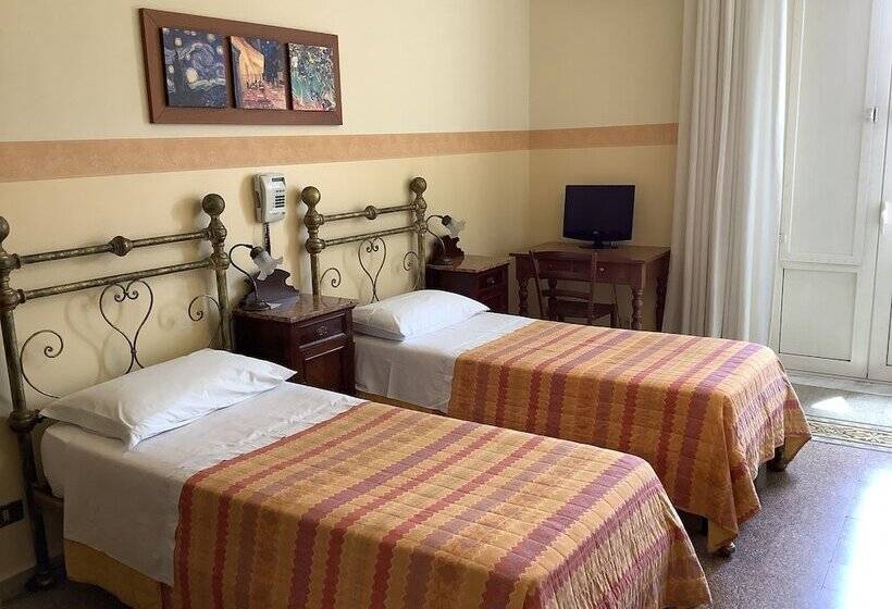اتاق استاندارد سه نفره, Albergo Cavour