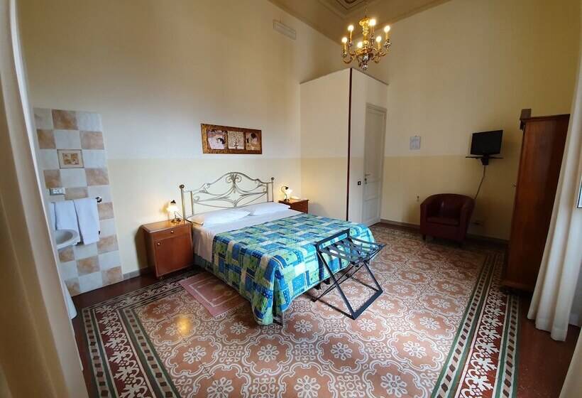 带共用浴室的标准房间, Albergo Cavour