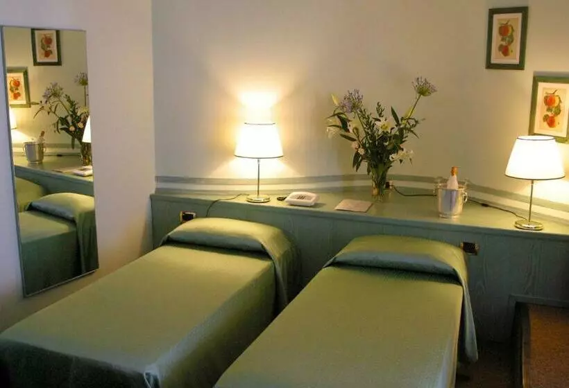 اتاق استاندارد, Albergo Della Corona