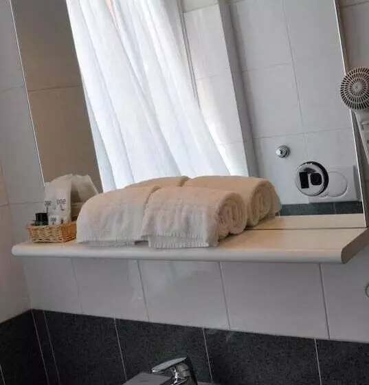 اتاق استاندارد یک نفره, Albergo Della Corona