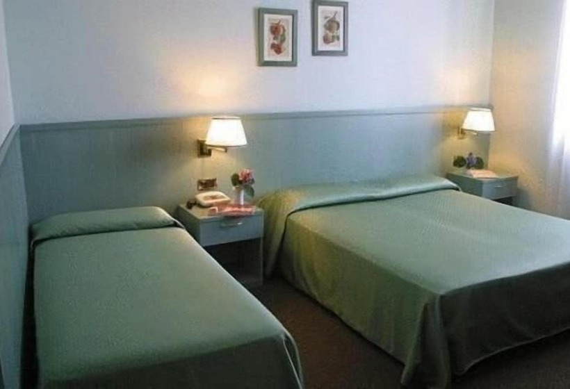 חדר סטנדרט לשלושה, Albergo Della Corona