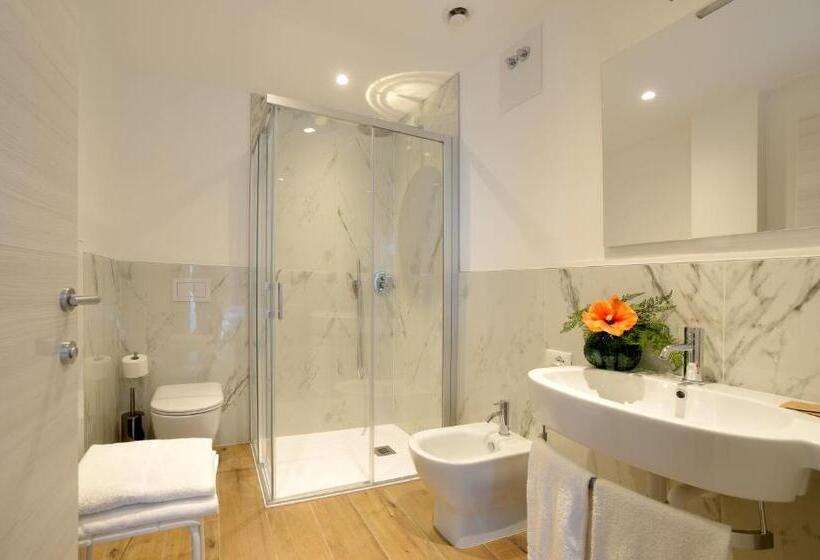 غرفة عائلية, Alla Pergola