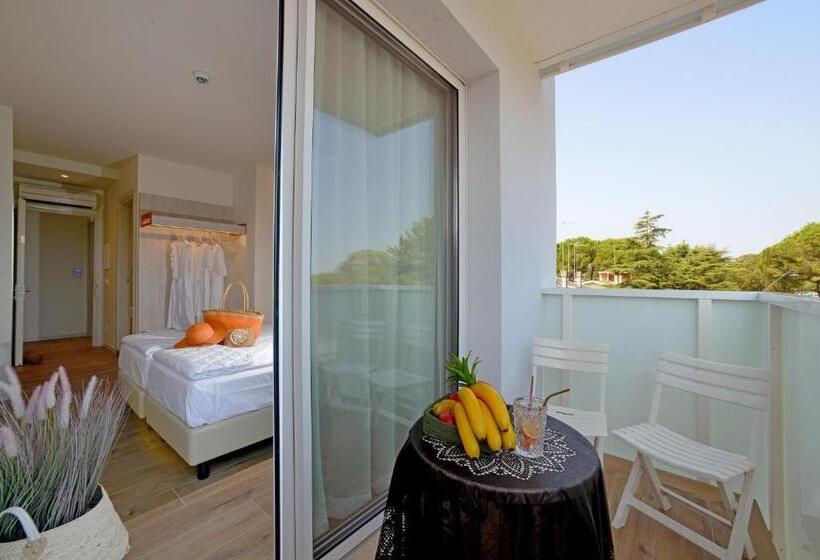 غرفة عائلية, Alla Pergola