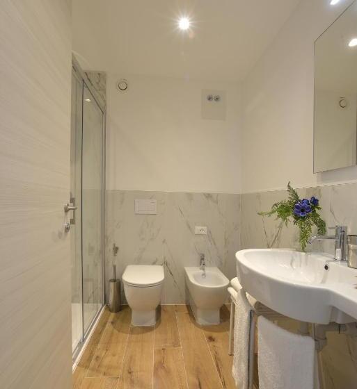 غرفة عائلية, Alla Pergola