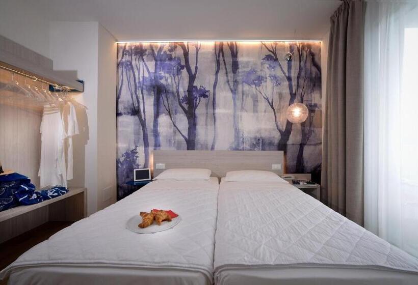 غرفة عائلية, Alla Pergola