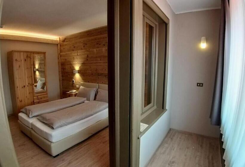 اتاق سوپریور با چشم‌انداز کوهستان, Bernina