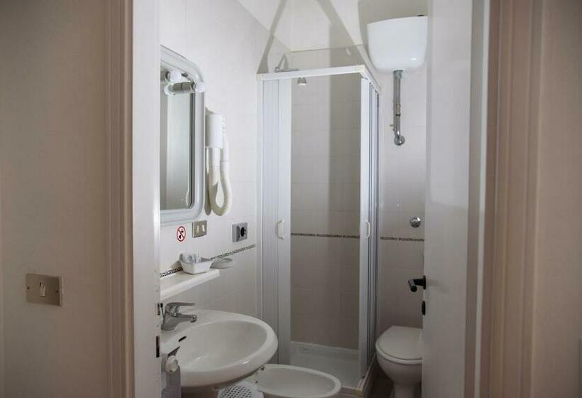 غرفة قياسية ثلاثية, Calypso