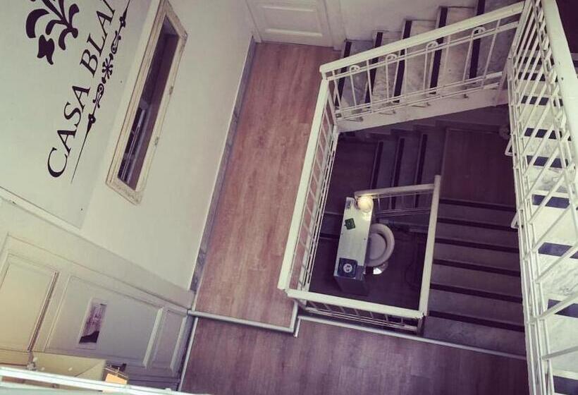 اتاق استاندارد سه نفره, Casa Blanca