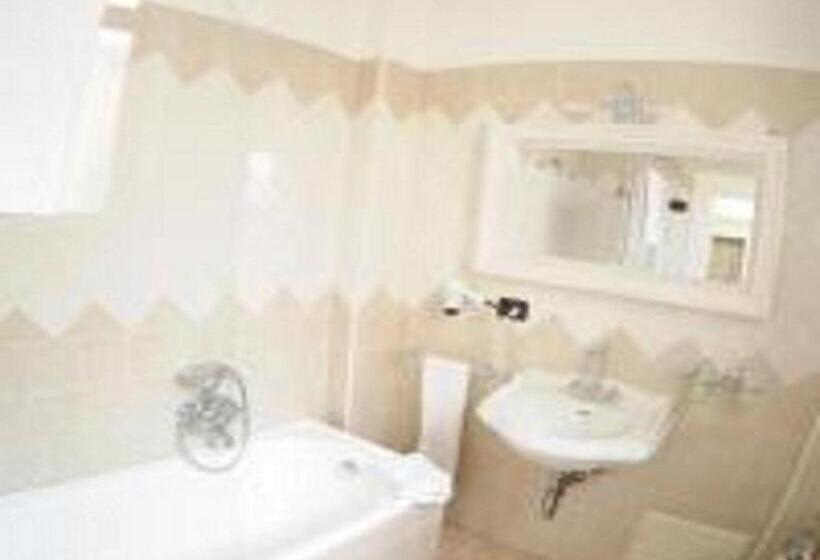 اتاق استاندارد سه نفره, Casa Blanca