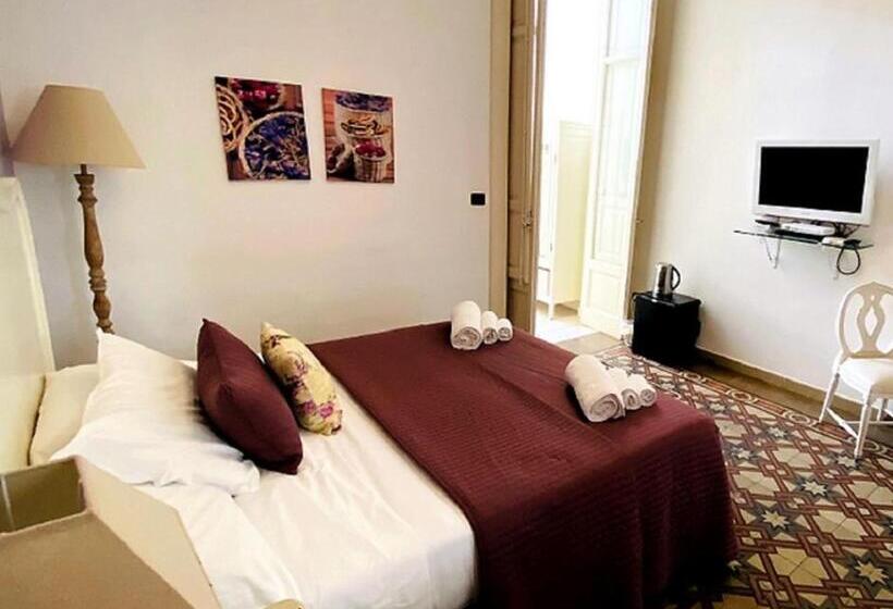 اتاق استاندارد سه نفره, Casa Blanca