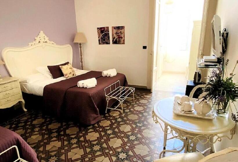 اتاق استاندارد سه نفره, Casa Blanca