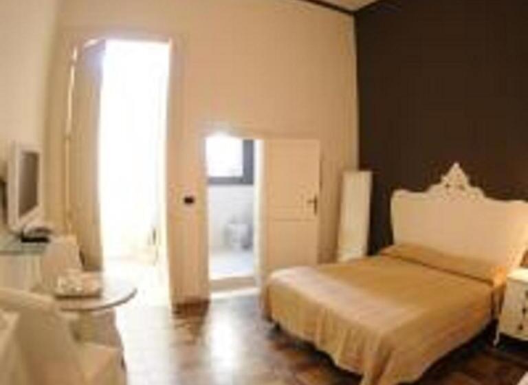 اتاق کلاسیک سه تخته, Casa Blanca