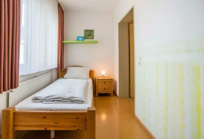 اتاق استاندارد سه نفره, Gasthaus Pension Löwen