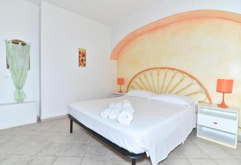 דירת חדר בקומת קרקע, La Costa View