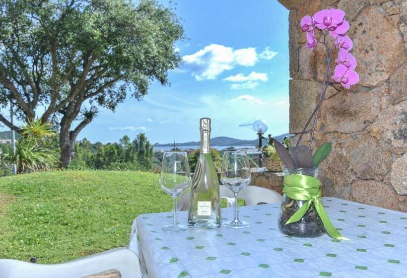 דירת חדר בקומת קרקע, La Costa View