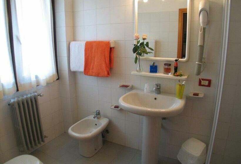 غرفة قياسية فردية, La Lanterna