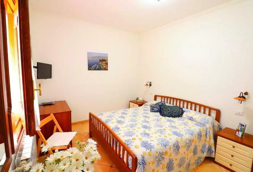 اتاق خانوادگی, La Maison De Titty & Margherita