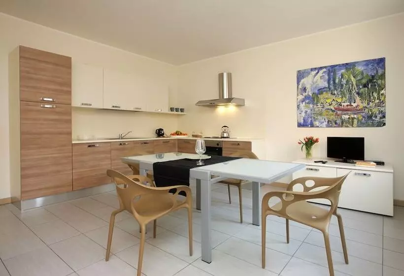 １ベッドルームアパートメント, Mariposa Apartments