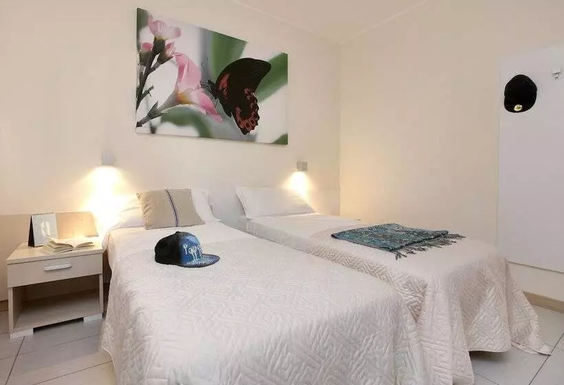 テラスつきの２ベッドルームアパートメント, Mariposa Apartments