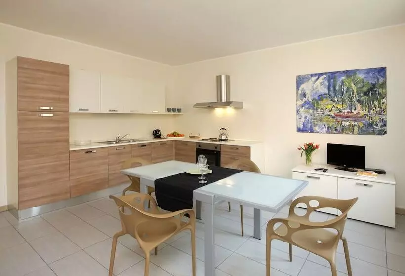 バルコニー付き１ベッドルームアパートメント, Mariposa Apartments