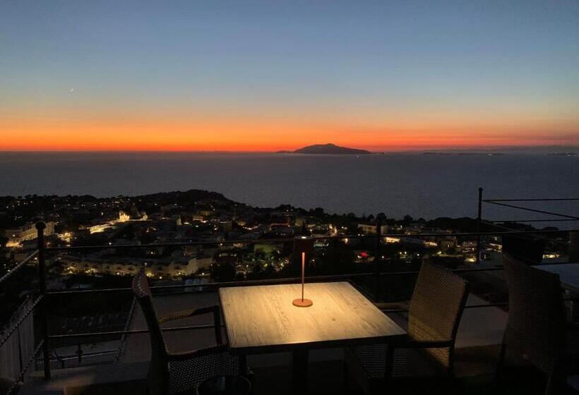 オーシャンビューデラックスルームバルコニー付き, Monte Solaro Bed & Breakfast