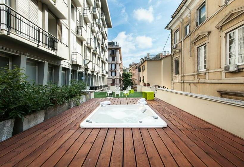 اتاق استاندارد سه نفره, Nologo