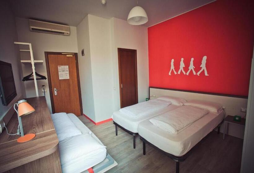 اتاق استاندارد سه نفره, Nologo