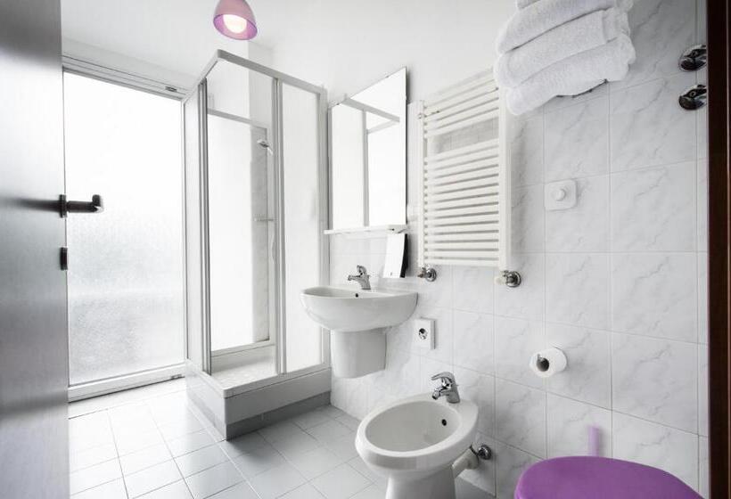 اتاق استاندارد چهار تخته, Nologo