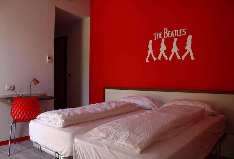 اتاق استاندارد سه نفره, Nologo