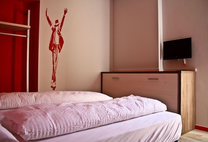 اتاق استاندارد سه نفره, Nologo