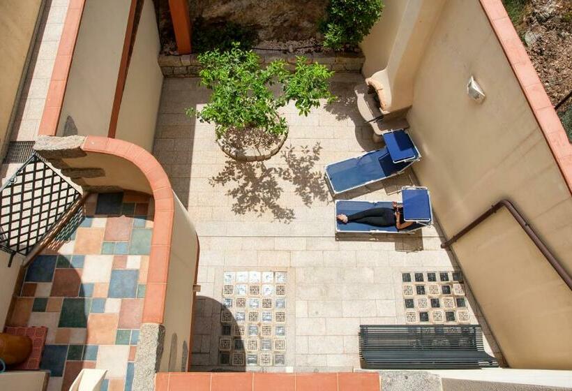 דירת חדר, Residenza Petrera