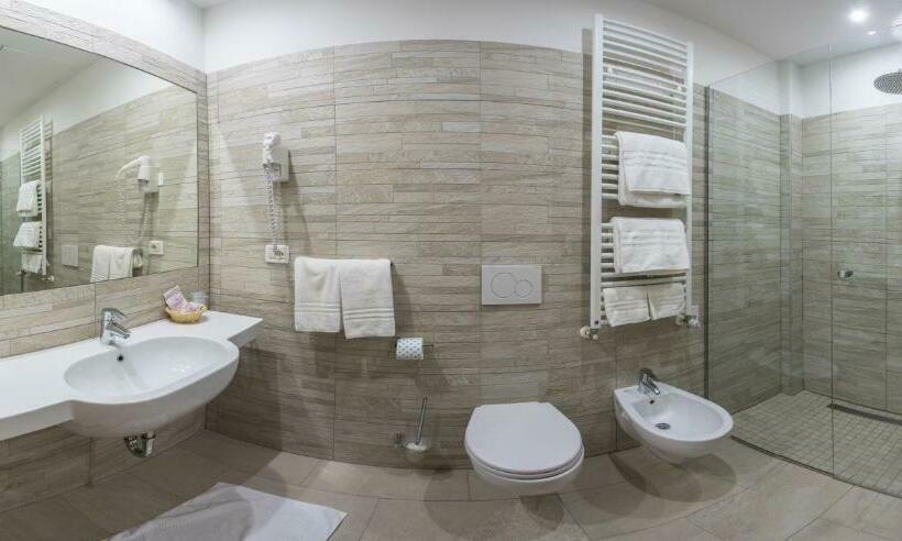 スタンダードルーム, Rizzi