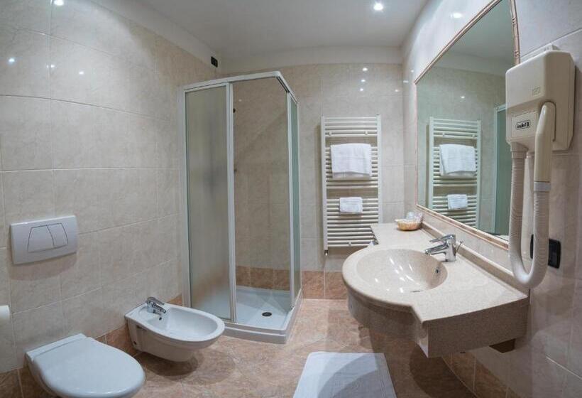 ベーシックトリプルルーム, Rizzi