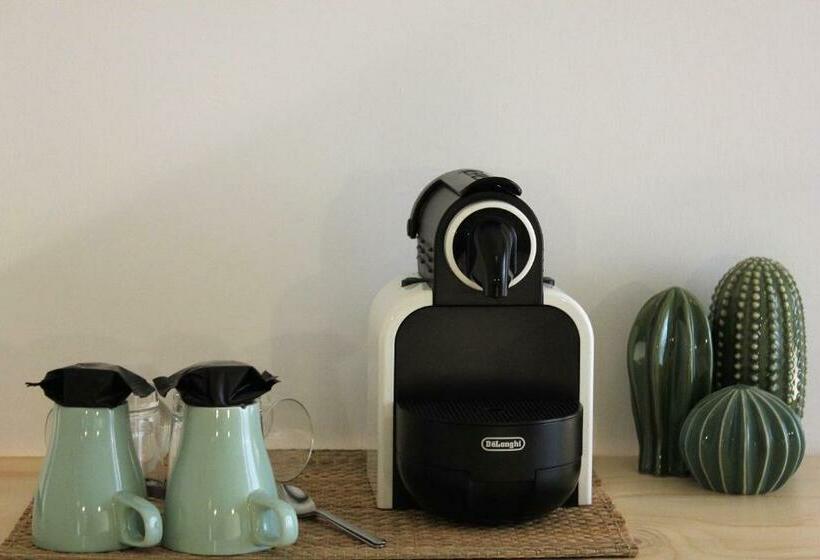 سوییت جونیور با بالکن, Salecce B&b