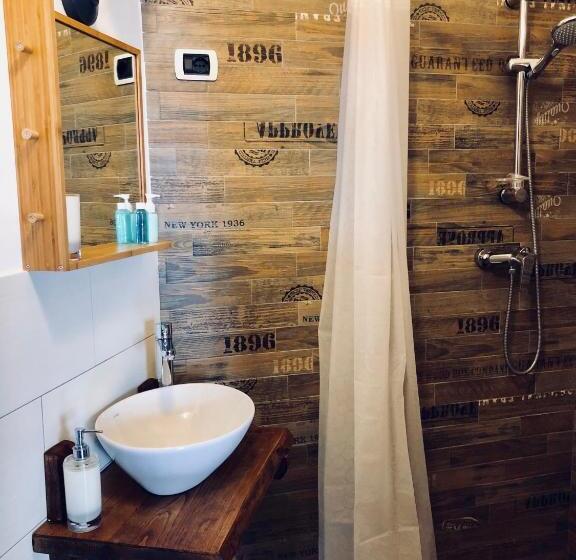 اتاق استاندارد, Salecce B&b
