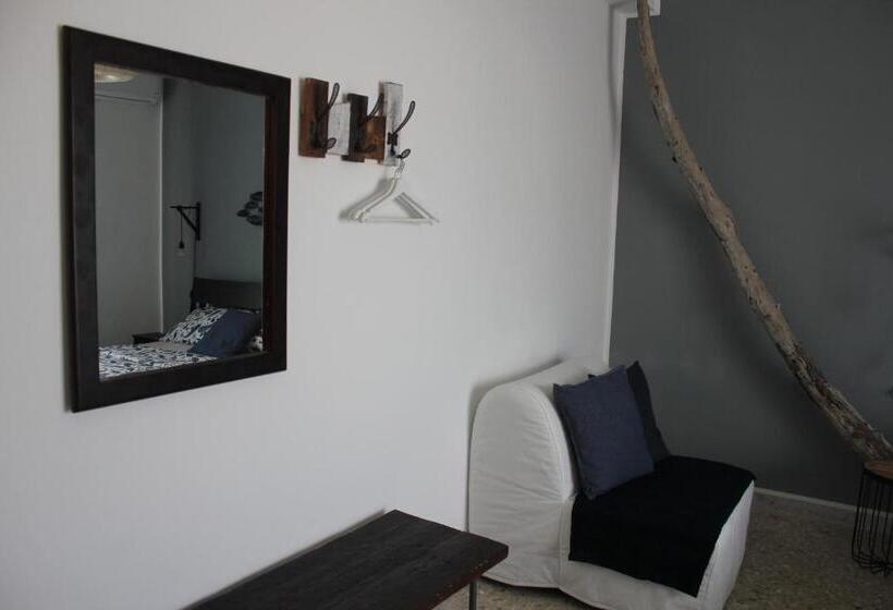 اتاق استاندارد سه نفره, Salecce B&b