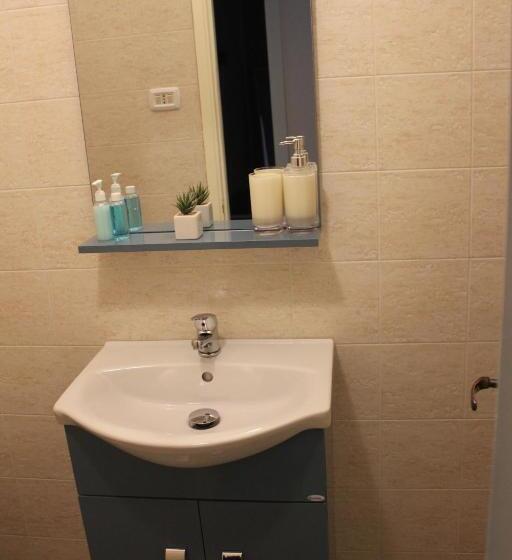 اتاق استاندارد سه نفره, Salecce B&b