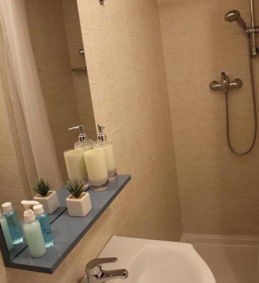 اتاق استاندارد سه نفره, Salecce B&b